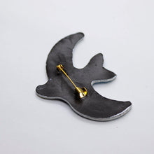 Charger l'image dans la galerie, Broche en cuir •GIGI• bleue