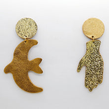Charger l'image dans la galerie, Boucles d'oreilles en cuir •GIGI• dorées