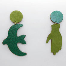 Charger l'image dans la galerie, Boucles d'oreilles en cuir •GIGI• vertes