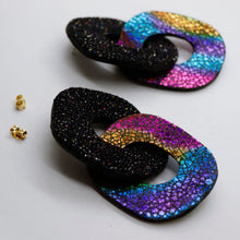 Charger l'image dans la galerie, Boucles d'oreilles en cuir •DAGDA• pailletées