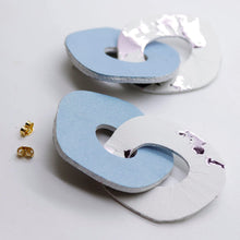 Charger l'image dans la galerie, Boucles d'oreilles en cuir •DAGDA• bleues