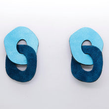 Charger l'image dans la galerie, d'oreilles en cuir •DAGDA• bleues
