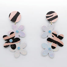 Charger l'image dans la galerie, Boucles d'oreilles en cuir •NENETTE• zébrées