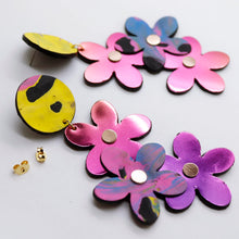Charger l'image dans la galerie, Boucles d'oreilles en cuir •NENETTE• à motifs
