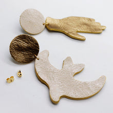 Charger l'image dans la galerie, Boucles d'oreilles en cuir •GIGI• dorées