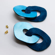 Charger l'image dans la galerie, d'oreilles en cuir •DAGDA• bleues