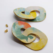 Charger l'image dans la galerie, Boucles d'oreilles en cuir •DAGDA• aquarelles