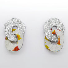 Charger l'image dans la galerie, Boucles d'oreilles en cuir •DAGDA• à paillettes