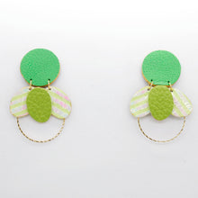 Charger l'image dans la galerie, Boucles d'oreilles en cuir •ELISE• vertes