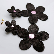 Charger l'image dans la galerie, Boucles d'oreilles en cuir •FLORBA• noires