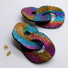 Charger l'image dans la galerie, Boucles d'oreilles en cuir •DAGDA• arc-en-ciel