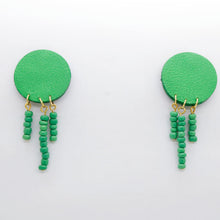 Charger l'image dans la galerie, Boucles d'oreilles en cuir •MINI-SUNI• vertes