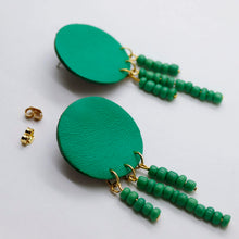 Charger l'image dans la galerie, Boucles d'oreilles en cuir •MINI-SUNI• vertes