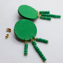 Charger l'image dans la galerie, Boucles d'oreilles en cuir •MINI-SUNI• vertes