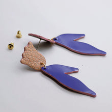 Charger l'image dans la galerie, Boucles d'oreilles en cuir •BIBA• bleues
