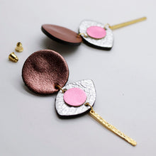 Charger l'image dans la galerie, Boucles d'oreilles en cuir •POTENCO• roses