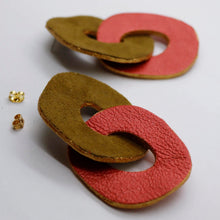Charger l'image dans la galerie, Boucles d'oreilles en cuir •DAGDA• bicolores