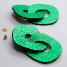 Charger l'image dans la galerie, Boucles d'oreilles en cuir •DAGDA• vertes