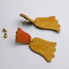 Charger l'image dans la galerie, Boucles d'oreilles en cuir •PETULA• moutardes