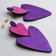 Charger l'image dans la galerie, Boucles d'oreilles en cuir •BELLÄ• violettes