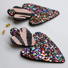 Charger l'image dans la galerie, Boucles d'oreilles en cuir •BELLÄ• à paillettes