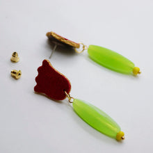 Charger l'image dans la galerie, Boucles d'oreilles en cuir •GERALDINE• fluo