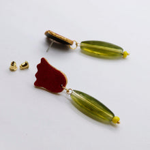 Charger l'image dans la galerie, Boucles d'oreilles en cuir •GERALDINE• kaki