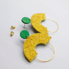 Charger l'image dans la galerie, Boucles d'oreilles en cuir •GRACIEUSES• à paillettes