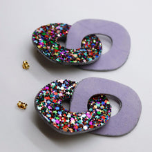 Charger l'image dans la galerie, Boucles d'oreilles en cuir •DAGDA• à paillettes