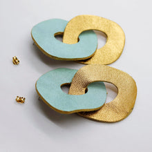 Charger l'image dans la galerie, Boucles d'oreilles en cuir •DAGDA• bicolores
