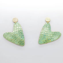 Charger l'image dans la galerie, Boucles d'oreilles en cuir •AMÕR• vertes