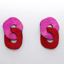Charger l'image dans la galerie, Boucles d'oreilles en cuir •DAGDA• fuchsia