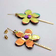 Charger l'image dans la galerie, Boucles d'oreilles en cuir •MILA• holographiques