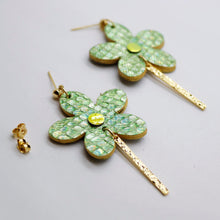 Charger l'image dans la galerie, Boucles d'oreilles en cuir •MILA• holographiques