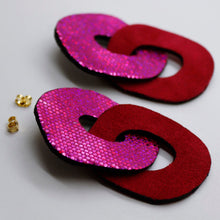 Charger l'image dans la galerie, Boucles d'oreilles en cuir •DAGDA• fuchsia