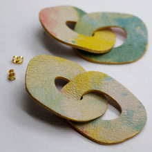 Charger l'image dans la galerie, Boucles d'oreilles en cuir •DAGDA• pastel