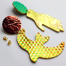 Charger l'image dans la galerie, Boucles d'oreilles en cuir •GIGI• holographiques