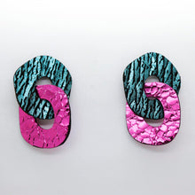 Charger l'image dans la galerie, Boucles d'oreilles en cuir •DAGDA• à motifs