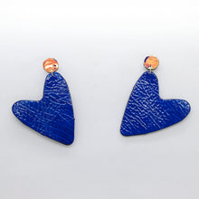 Charger l'image dans la galerie, Boucles d'oreilles en cuir •AMÕR• bleues