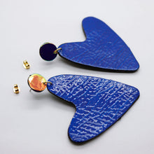 Charger l'image dans la galerie, Boucles d'oreilles en cuir •AMÕR• bleues