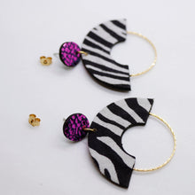 Charger l'image dans la galerie, Boucles d'oreilles en cuir •GRACIEUSES• à motifs