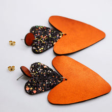 Charger l'image dans la galerie, Boucles d'oreilles en cuir •BELLÄ• à paillettes