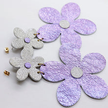 Charger l'image dans la galerie, Boucles d'oreilles en cuir •FLORBA• parmes
