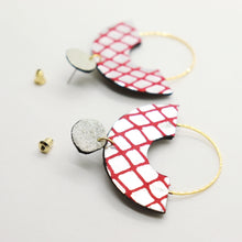 Charger l&#39;image dans la galerie, Boucles d&#39;oreilles •GRACIEUSES• quadrillées