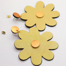 Charger l&#39;image dans la galerie, Boucles d&#39;oreilles •SAINTA• moutardes