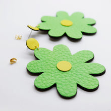 Charger l&#39;image dans la galerie, Boucles d&#39;oreilles •SAINTA• vertes