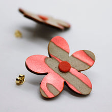 Charger l&#39;image dans la galerie, Boucles d&#39;oreilles •ARIE• à motifs