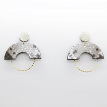 Charger l&#39;image dans la galerie, Boucles d&#39;oreilles •GRACIEUSES• argentées