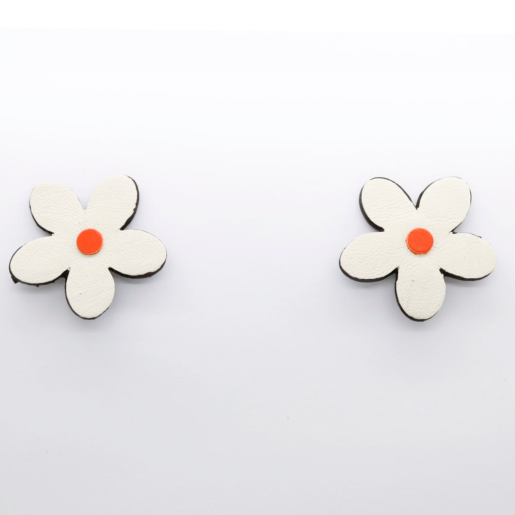 Boucles d'oreilles •ARIE• blanches