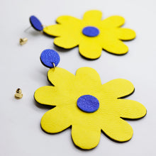 Charger l&#39;image dans la galerie, Boucles d&#39;oreilles •SAINTA• jaunes